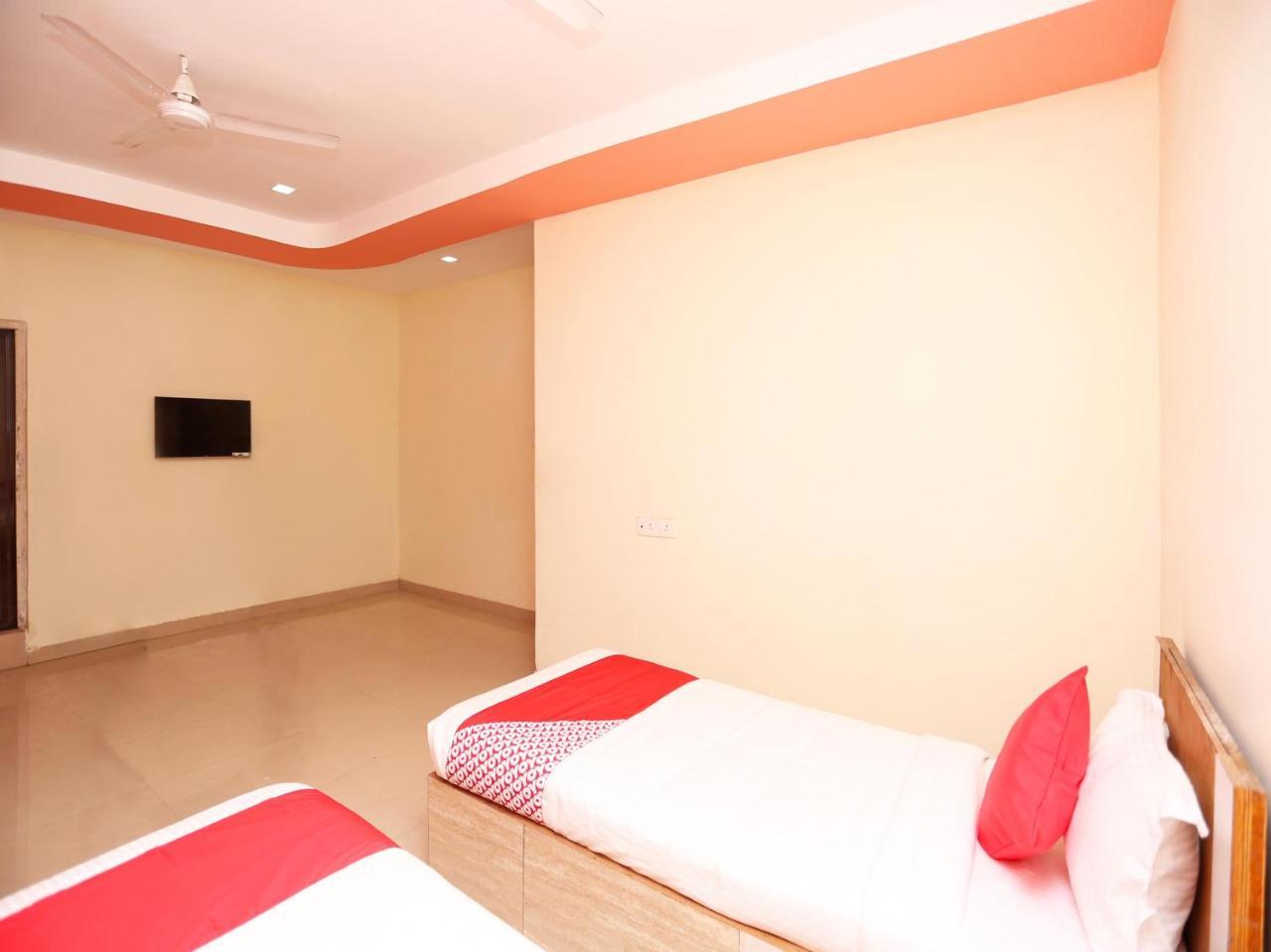 Oyo 14354 Amar Marriage Palace Hotel Dharmpura Buitenkant foto